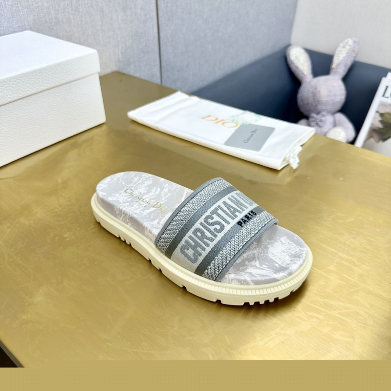 ch**an D*or slippers